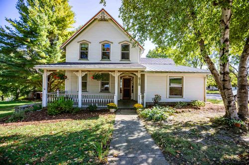 918 S Wisconsin St, Mineral Point, WI, 53565-1720 | Card Image