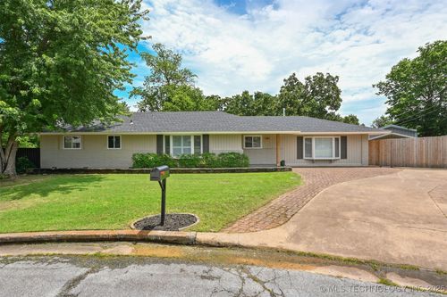 10 E 31st Pl, Sand Springs, OK, 74063-4100 | Card Image