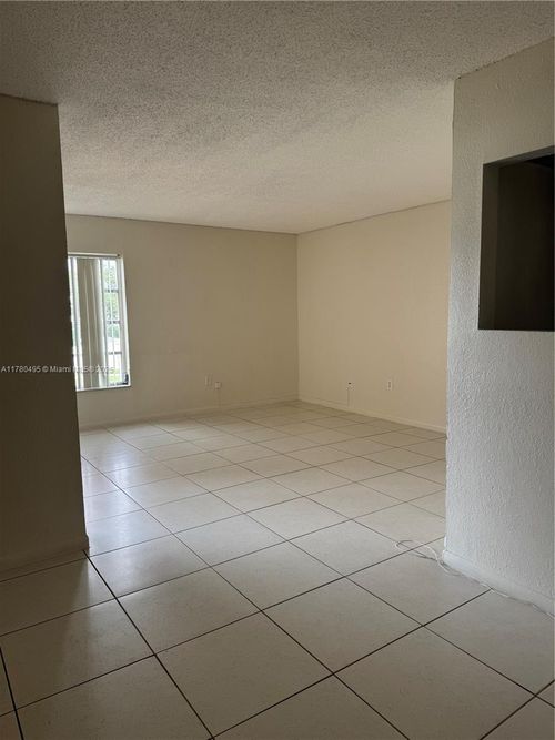 apt-a2009-17650 Nw 68th Ave, Hialeah, FL, 33015-4089 | Card Image