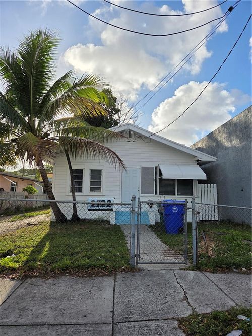 2722 Nw 23rd Ave, Miami, FL, 33142-8403 | Card Image