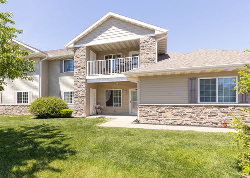 204-240 E Franklin St, Eldridge, IA, 52748-1323 | Card Image