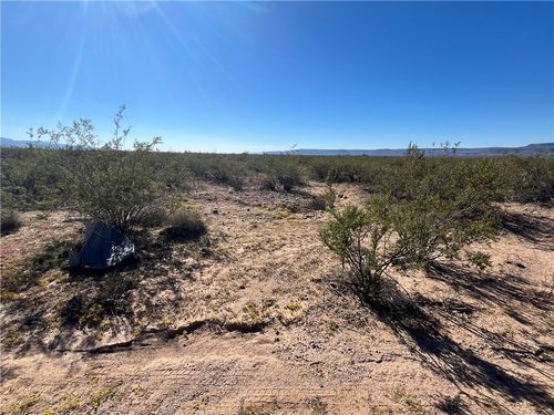 215 W Sinola Drive, Golden Valley, AZ, 86413 | Card Image