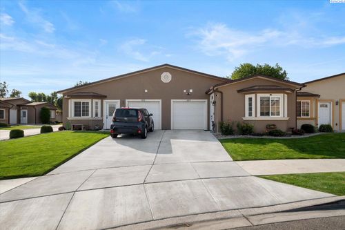 4215 W 2nd Ave, Kennewick, WA, 99336-4222 | Card Image