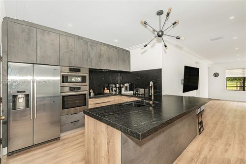 365 Fairway Dr, Miami Beach, FL, 33141-2417 | Card Image