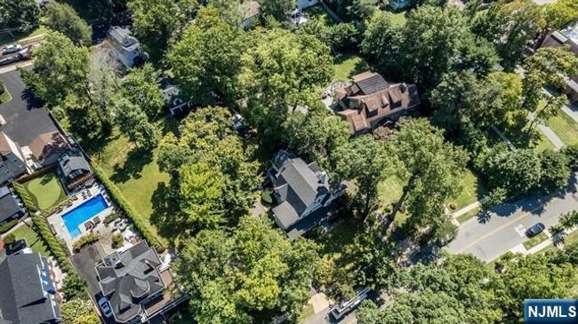 163 Park St, Home with 10 bedrooms, 1 bathrooms and null parking in Montclair NJ | Image 6