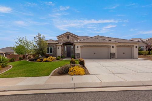3237 S Tiger Maple Cir, St George, UT, 84790-1697 | Card Image
