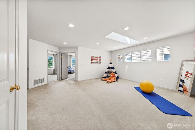 1326 226th Court Se, House other with 4 bedrooms, 3 bathrooms and 2 parking in Sammamish WA | Image 23