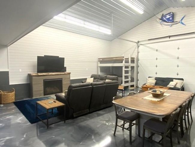 Living Area | Image 8