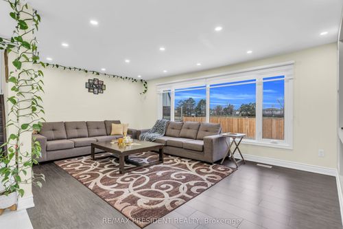 118 Charters Rd, Brampton, ON, L6V2S5 | Card Image