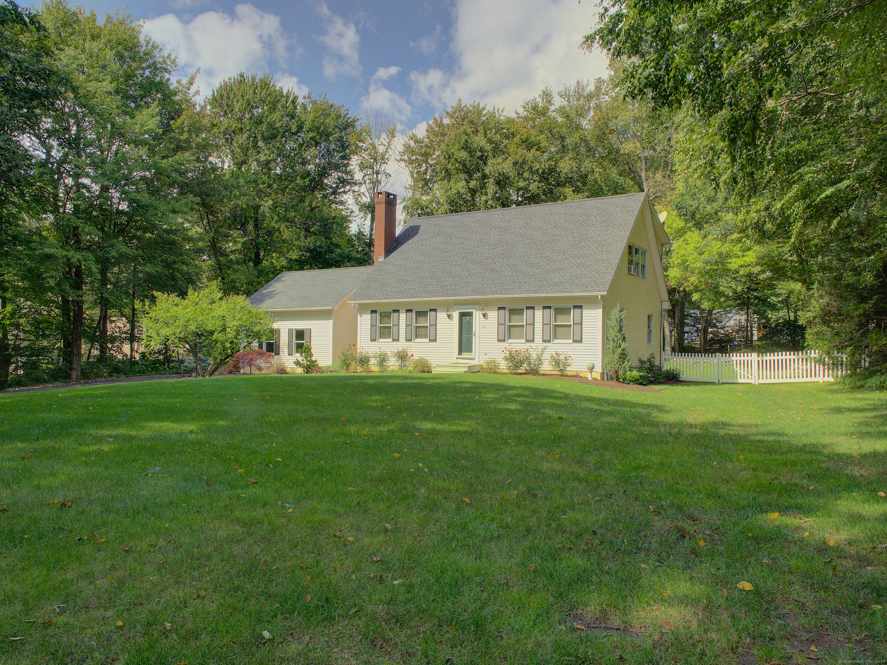 Zeya Dr, Coventry, CT 06238