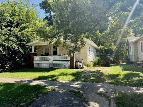 621 W Sawyer St, Decatur, IL, 62526-4058 | Card Image
