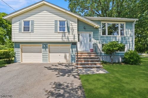11 Ray Ave, Leonia, NJ, 07605-2109 | Card Image