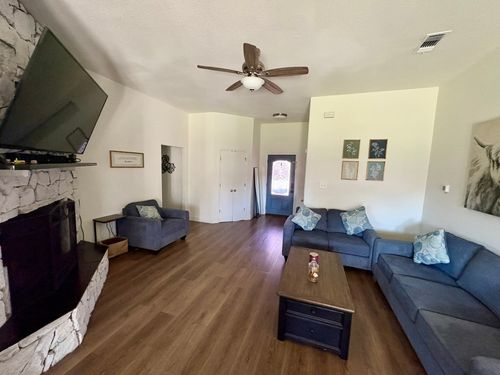 320 Moonstone Dr, Jarrell, TX, 76537-1385 | Card Image