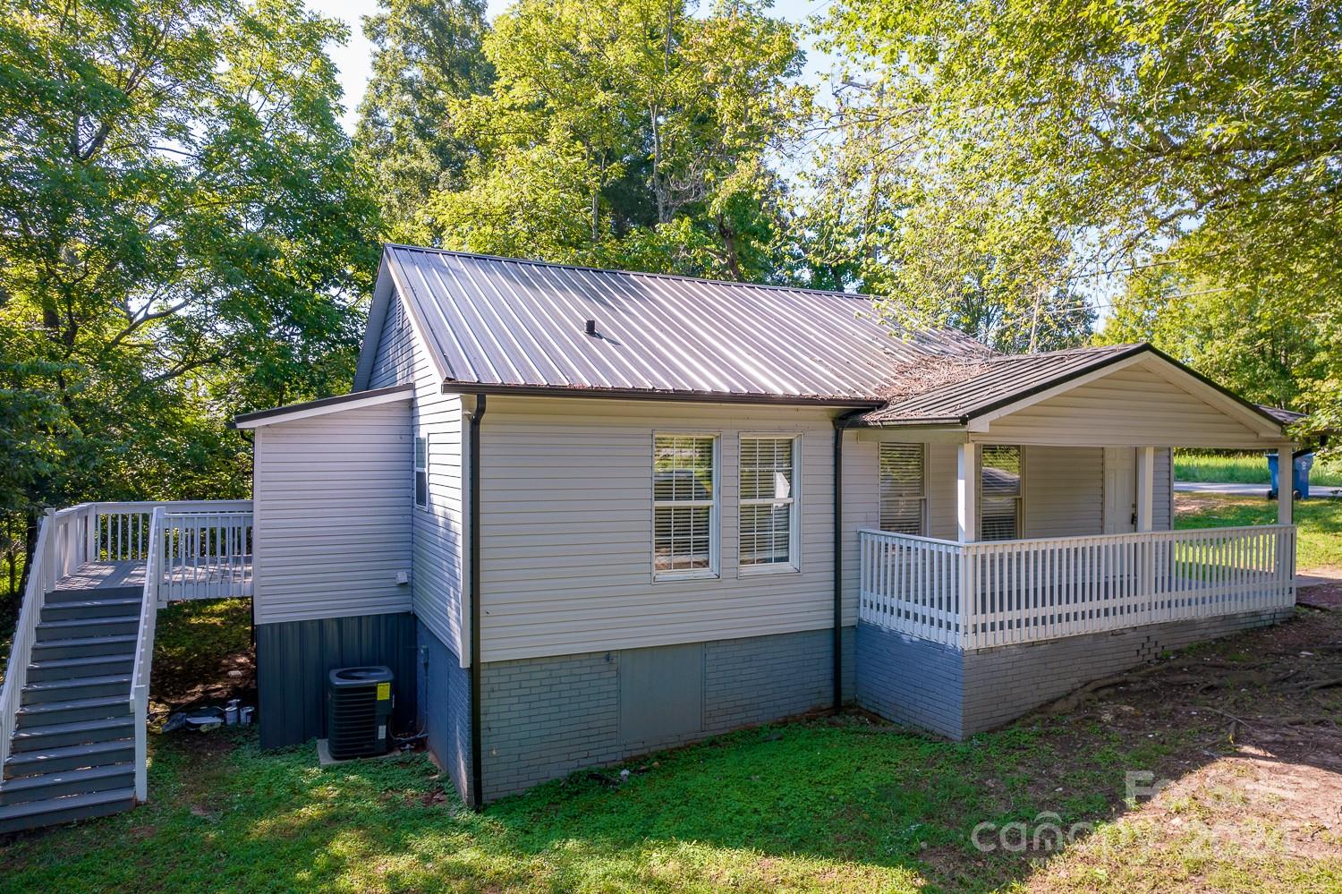 21st St, Hickory, NC 28602