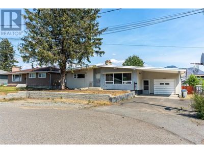 745 Kelly Dr, House other with 4 bedrooms, 2 bathrooms and 1 parking in Kamloops BC | Image 2