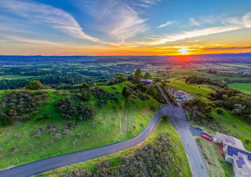 6048 Hyland Way, Penngrove, CA, 94951-9560 | Card Image