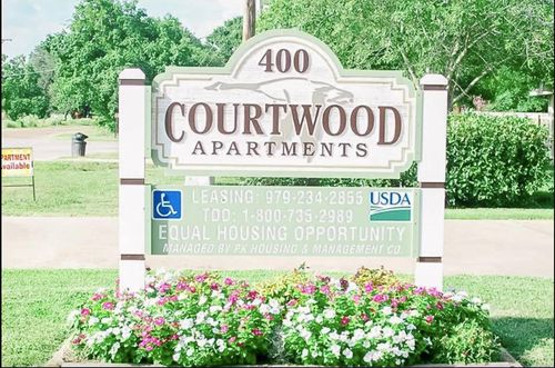 400 S Austin Rd, Eagle Lake, TX, 77434-3011 | Card Image