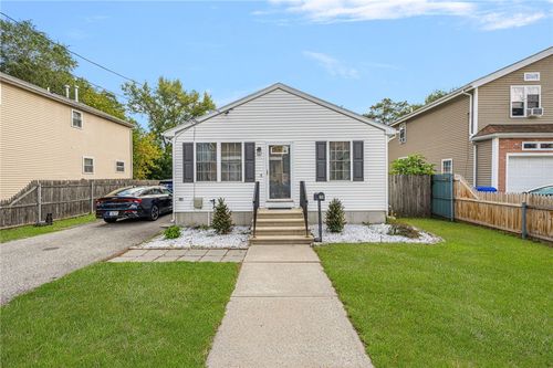 20 Thomas Ave, Pawtucket, RI, 02860-2526 | Card Image