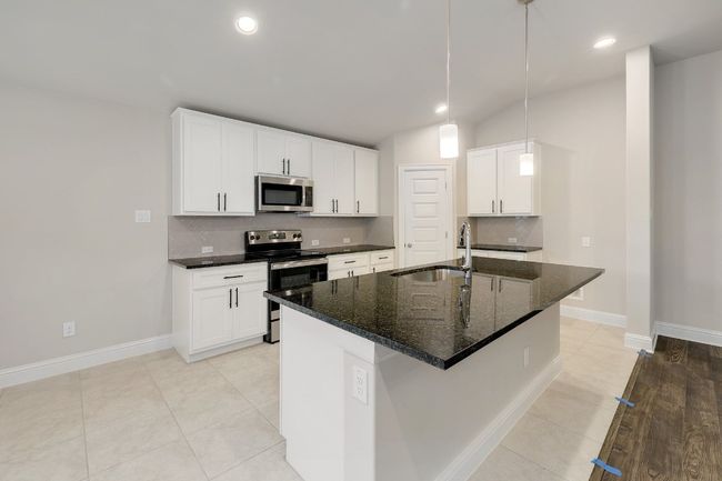 20809 Peacemaker Trl, House other with 3 bedrooms, 2 bathrooms and 4 parking in Lago Vista TX | Image 10