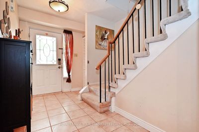 304 Maciver Blvd, Condo with 3 bedrooms, 3 bathrooms and 2 parking in Newmarket ON | Image 2