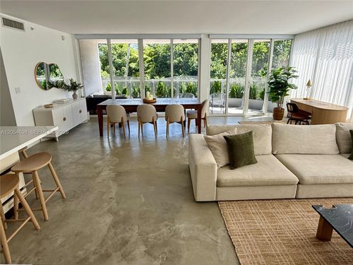 210-2155 Washington Ct, Miami Beach, FL, 33139-1972 | Card Image