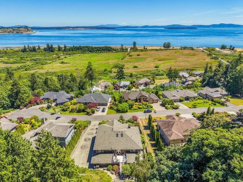 7012 Island View Pl, Saanichton, BC, V8M2J6 | Card Image