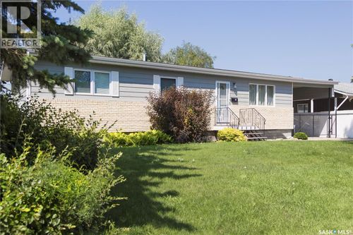 2885 4 Th Ave W, House with 4 bedrooms, 3 bathrooms and null parking in Prince Albert SK | Card Image