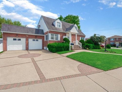 1fl-2 Tottenham Place, North Hempstead, NY, 11040 | Card Image