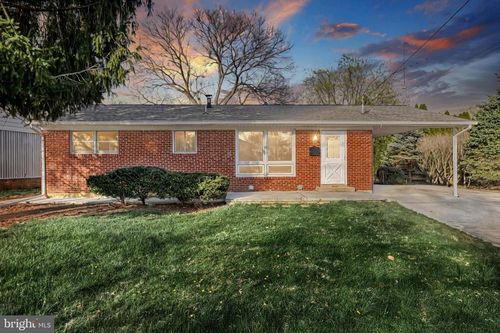 121 W Clearview Dr, CAMP HILL, PA, 17011-4023 | Card Image