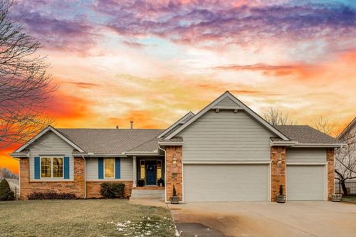 1020 W Cottonwood Dr, Valley Center, KS, 67147-3203 | Card Image