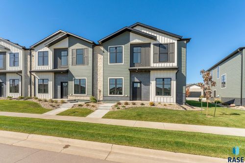 8607 W Shoreline Pl, Sioux Falls, SD, 57107-8515 | Card Image