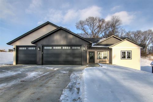 1934 Willow Creek Pkwy, Chippewa Falls, WI, 54729 | Card Image