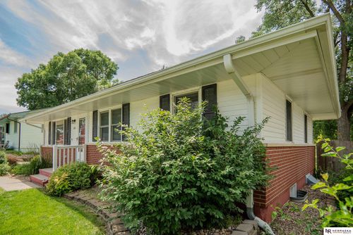 7011 Orchard Street, Lincoln, NE, 68505 | Card Image