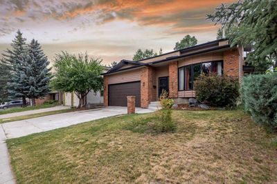 33 Sunhaven Close Se, House detached with 5 bedrooms, 3 bathrooms and 4 parking in Calgary AB | Image 2