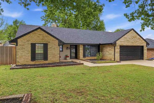 2514 Bluestem Rd, Ponca City, OK, 74604-3201 | Card Image