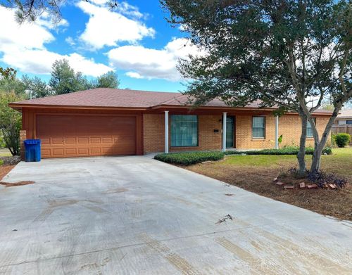 209 Red Bird Ln, Mexia, TX, 76667-3063 | Card Image