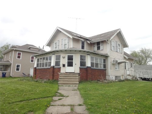 399 E Washington St, Marengo, IA, 52301-1651 | Card Image