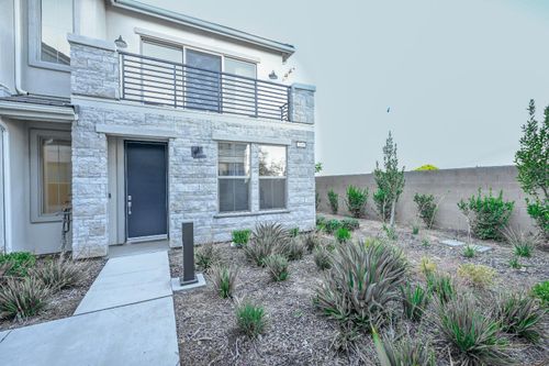 2899 E Tamarind Dr, Fresno, CA, 93730-7090 | Card Image