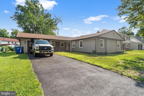 57 Eastbrook Ln, Willingboro, NJ, 08046-2221 | Card Image