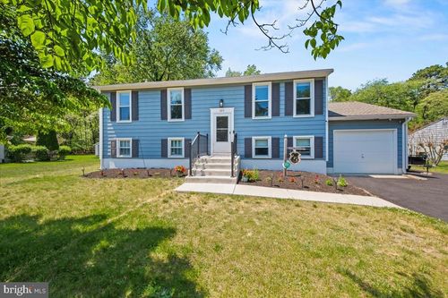 225 Pine Blvd, MEDFORD, NJ, 08055-3410 | Card Image