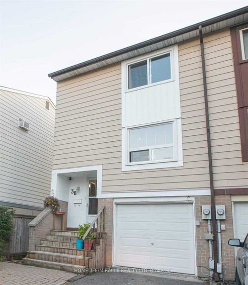38 Hoskins Sq, Brampton, ON, L6S2N6 | Card Image