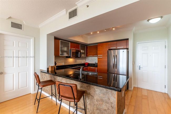 APT-718 - 2030 S Douglas Rd, Condo with 2 bedrooms, 2 bathrooms and null parking in Coral Gables FL | Image 4
