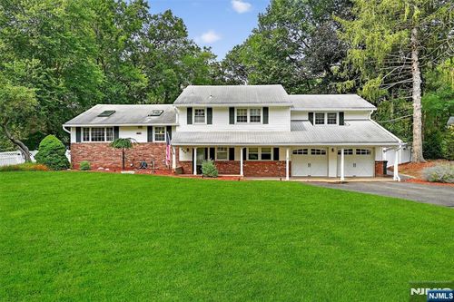 820 Clauss Ln, River Vale, NJ, 07675-6607 | Card Image