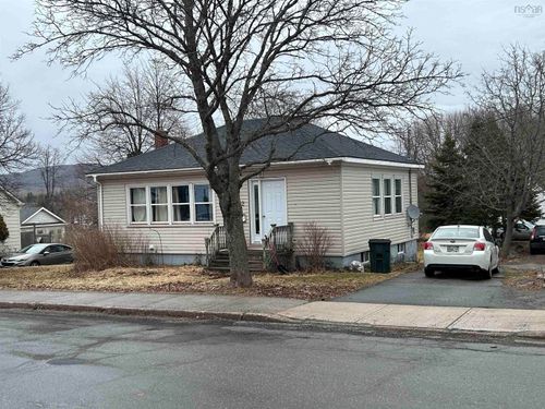 2 Arbor Dr, Antigonish, NS, B2G1S3 | Card Image