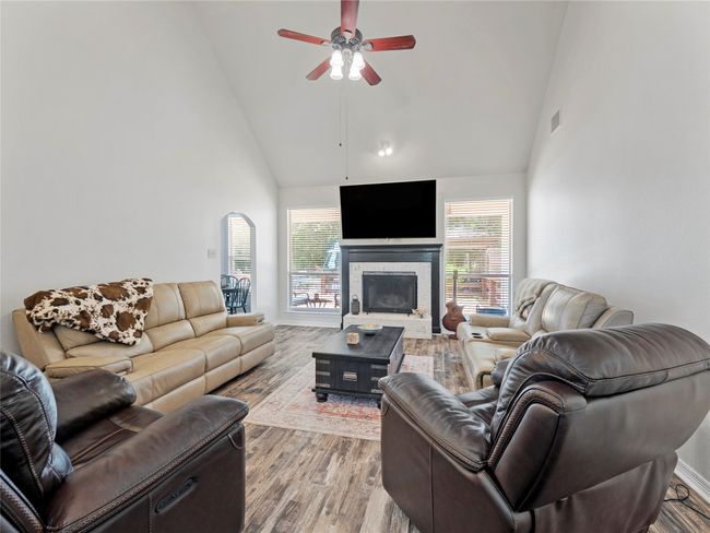 4710 Ashley Cir, House other with 4 bedrooms, 2 bathrooms and null parking in Midlothian TX | Image 7