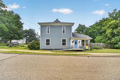 121 Livingston St, Howell, MI, 48843-2661 | Card Image