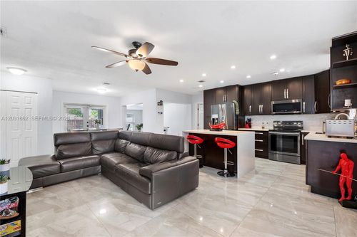 6810 Douglas St, Hollywood, FL, 33024-2822 | Card Image