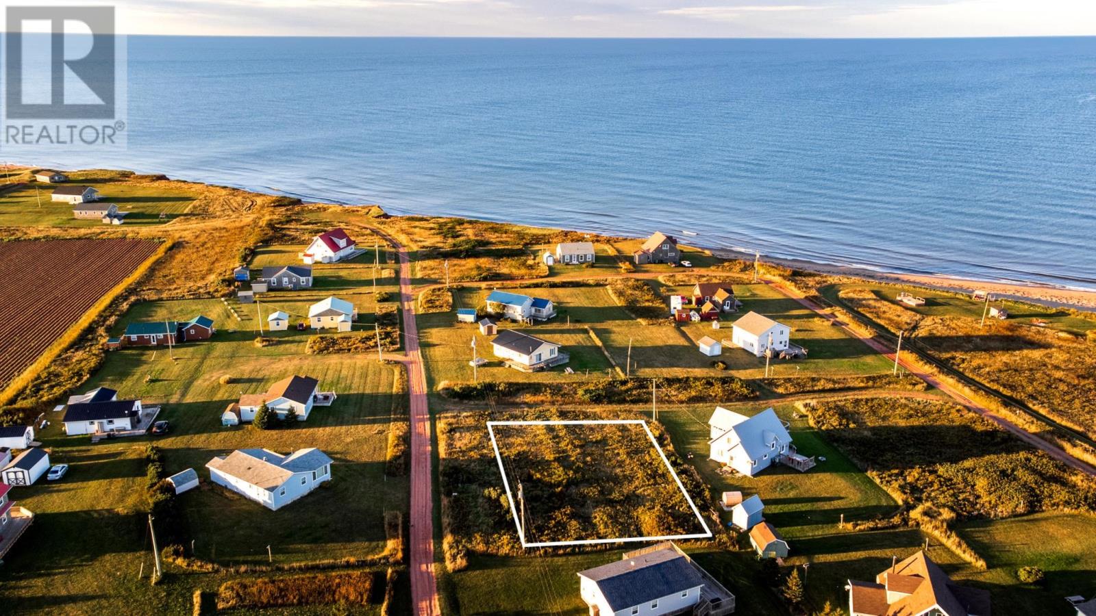 15 Strawberry Lane, For Sale in Sea View Zoocasa