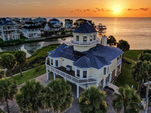 22621 Bay Pointe Dr, Galveston, TX, 77554-1414 | Card Image