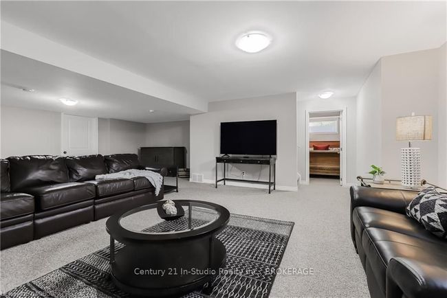 160 Hawthorn Cres, Condo with 3 bedrooms, 4 bathrooms and 2 parking in Kemble ON | Image 31